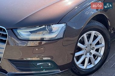 Седан Audi A4 2012 в Днепре