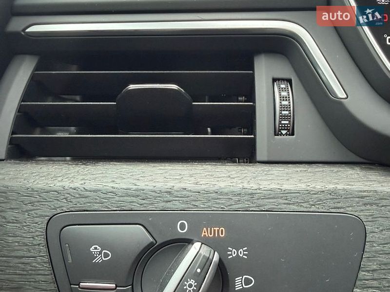 Седан Audi A4 2018 в Стрые