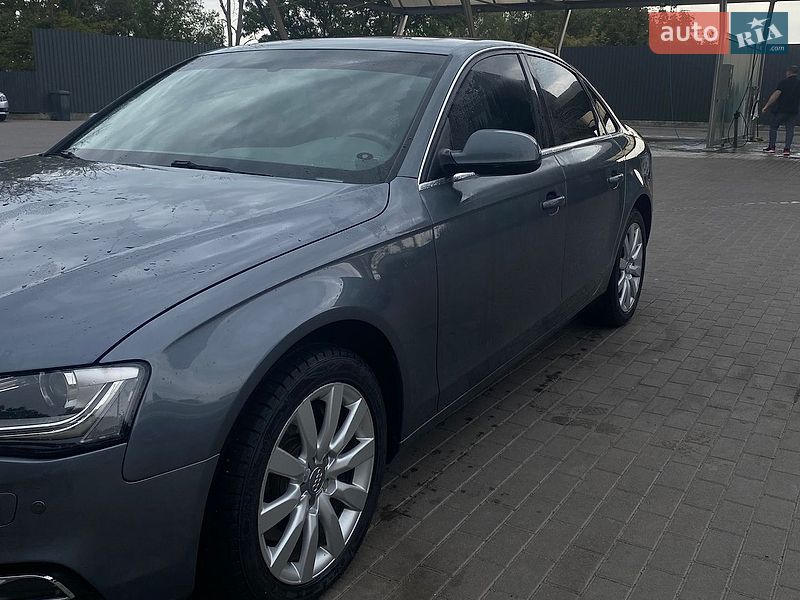 Седан Audi A4 2013 в Тернополе