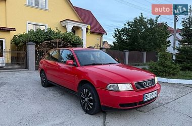 Універсал Audi A4 1997 в Вараші