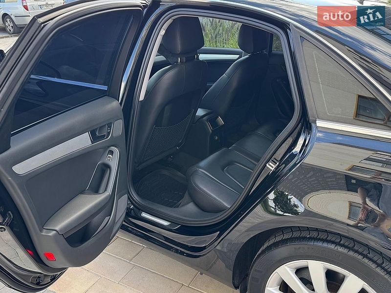 Седан Audi A4 2012 в Ірпені
