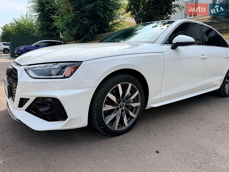 Седан Audi A4 2021 в Харкові