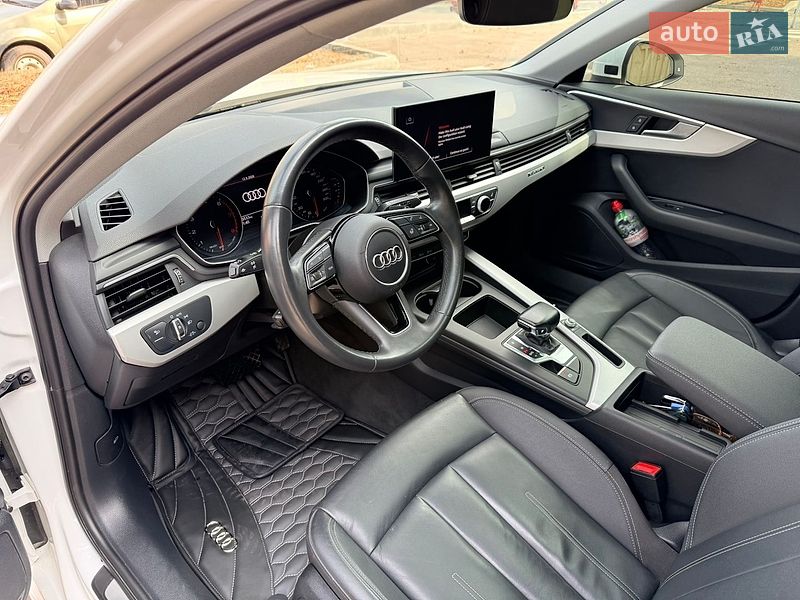 Седан Audi A4 2021 в Харкові