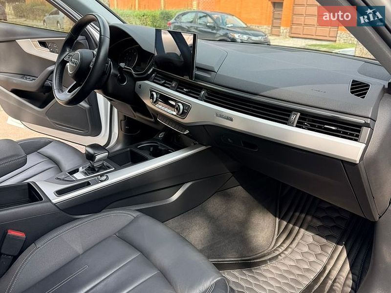 Седан Audi A4 2021 в Харкові