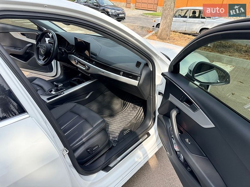 Седан Audi A4 2021 в Харкові