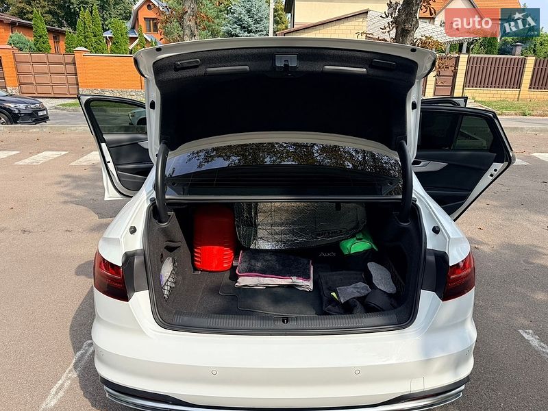 Седан Audi A4 2021 в Харкові