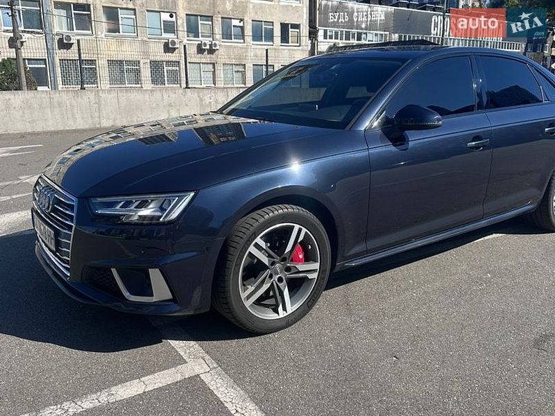 Седан Audi A4 2015 в Києві