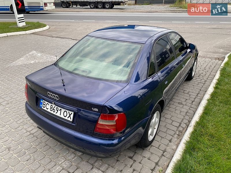 Седан Audi A4 1996 в Львові