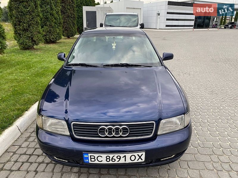 Седан Audi A4 1996 в Львові