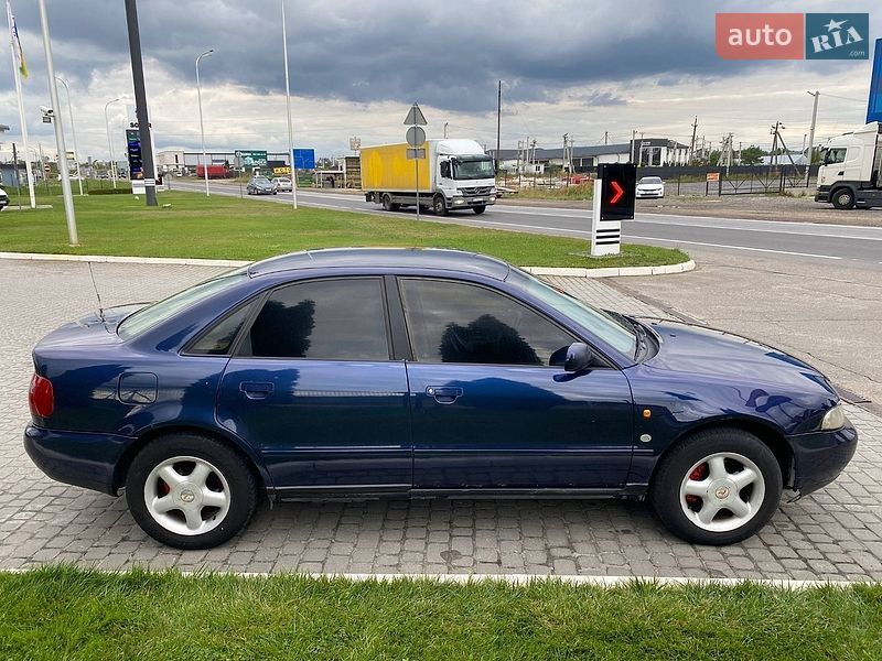 Седан Audi A4 1996 в Львові