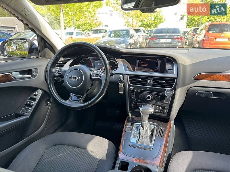 Седан Audi A4 2012 в Киеве