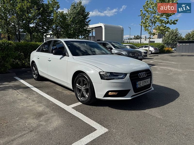 Седан Audi A4 2012 в Киеве