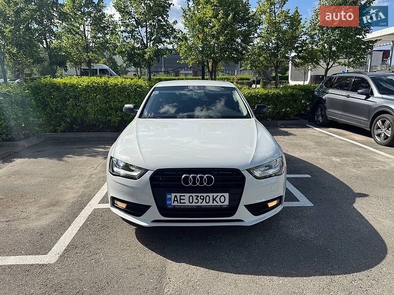 Седан Audi A4 2012 в Киеве