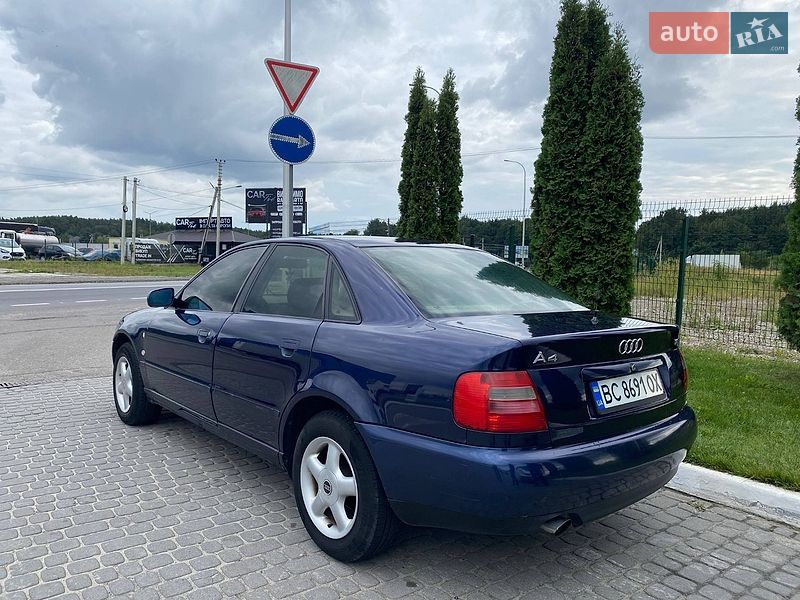 Седан Audi A4 1996 в Львове