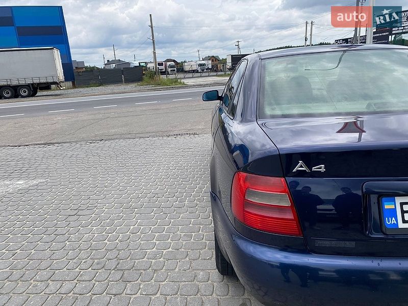 Седан Audi A4 1996 в Львові