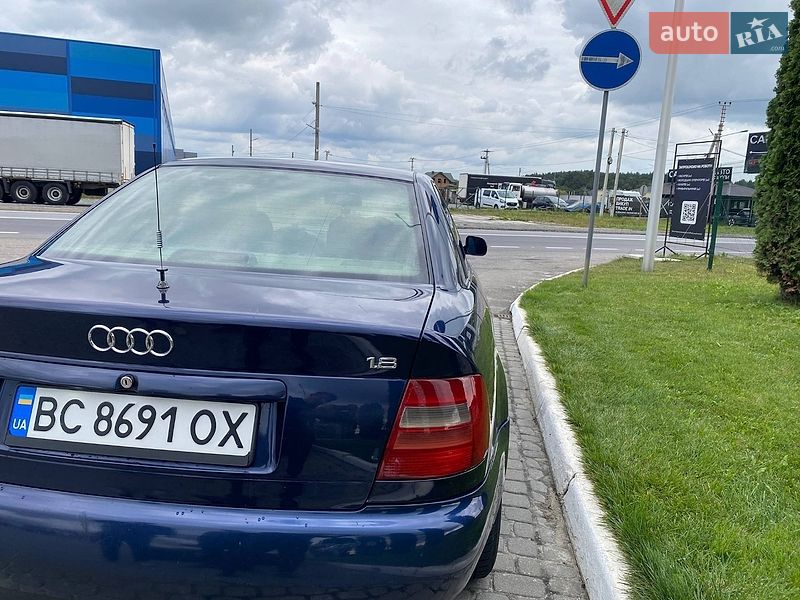 Седан Audi A4 1996 в Львові
