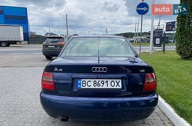 Седан Audi A4 1996 в Львове