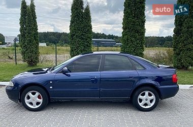 Седан Audi A4 1996 в Львові