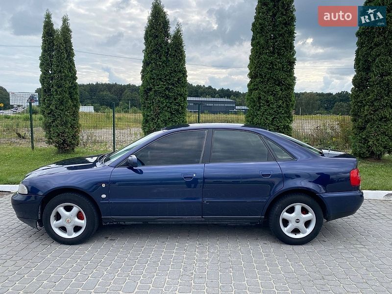 Седан Audi A4 1996 в Львові