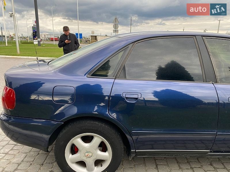 Седан Audi A4 1996 в Львове