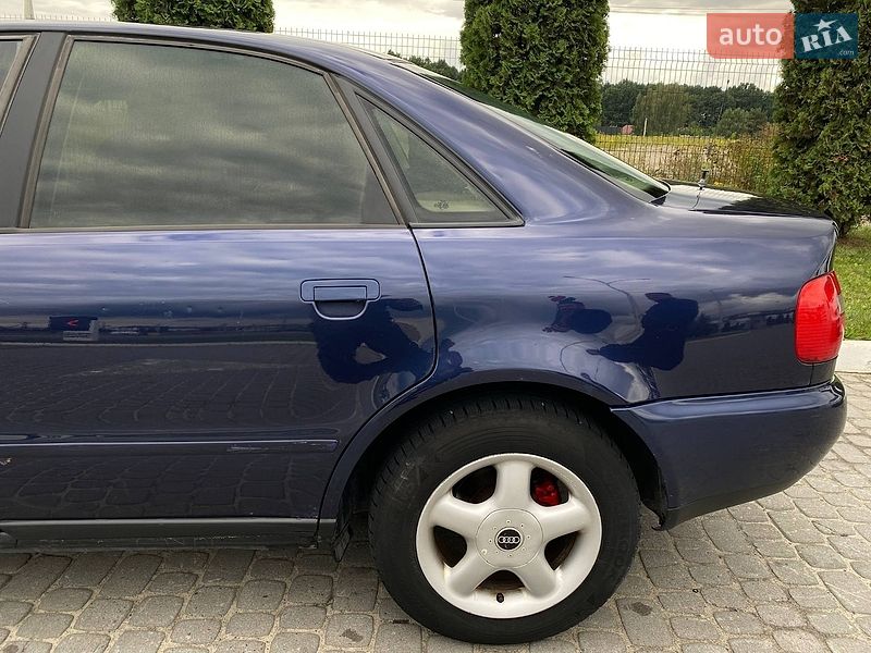 Седан Audi A4 1996 в Львові