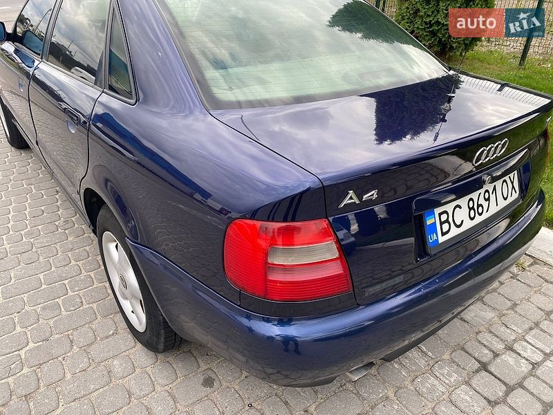 Седан Audi A4 1996 в Львові