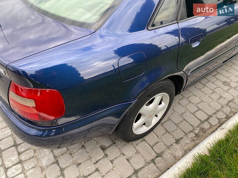 Седан Audi A4 1996 в Львові