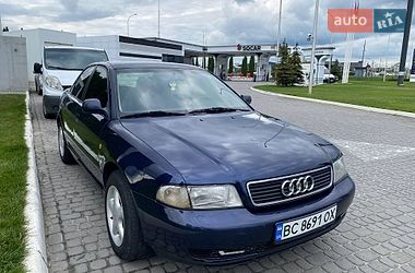Седан Audi A4 1996 в Львові
