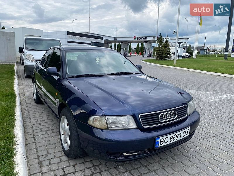 Седан Audi A4 1996 в Львові