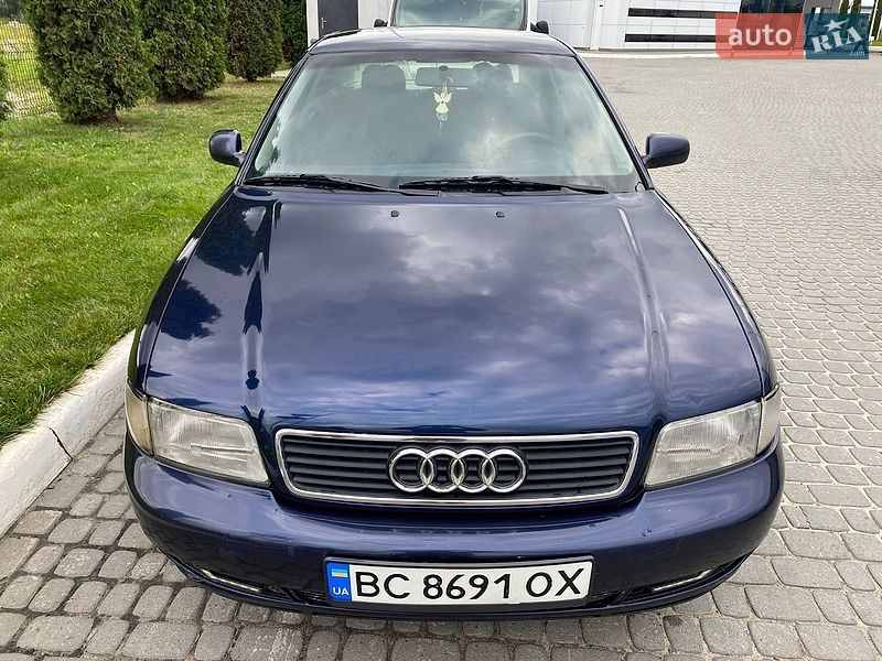 Седан Audi A4 1996 в Львові
