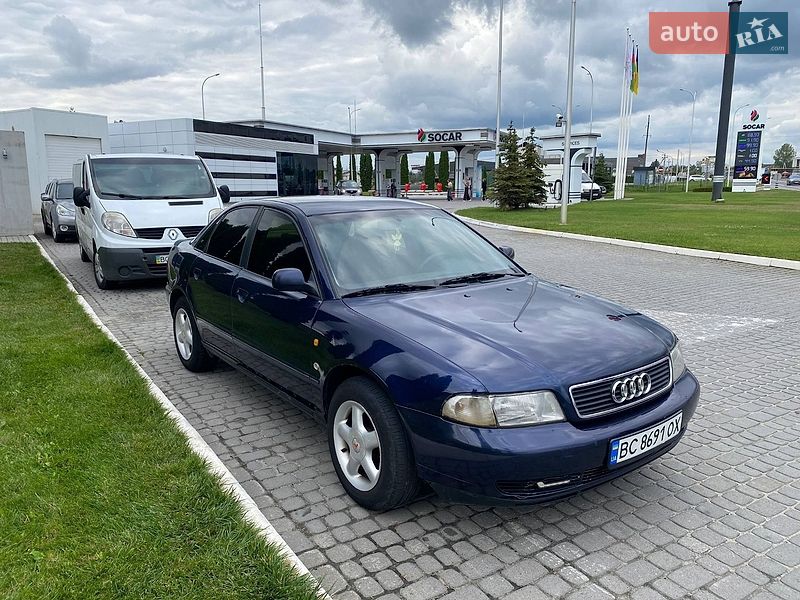 Седан Audi A4 1996 в Львові