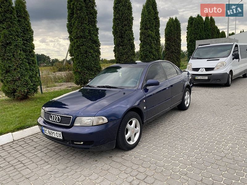 Седан Audi A4 1996 в Львові