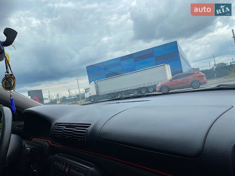Седан Audi A4 1996 в Львові