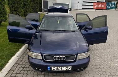 Седан Audi A4 1996 в Львові