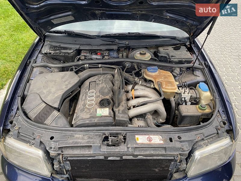 Седан Audi A4 1996 в Львові