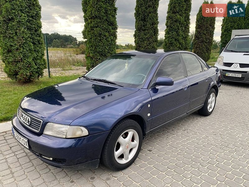 Седан Audi A4 1996 в Львові