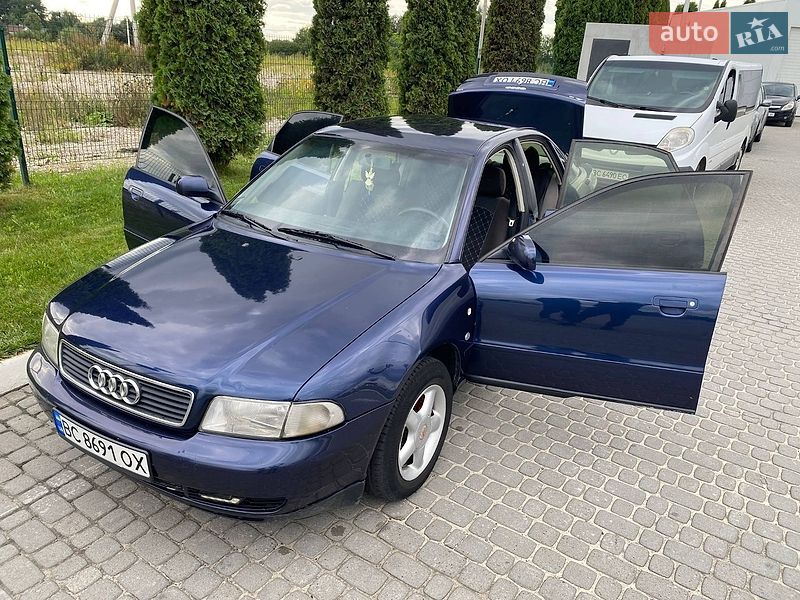 Седан Audi A4 1996 в Львові