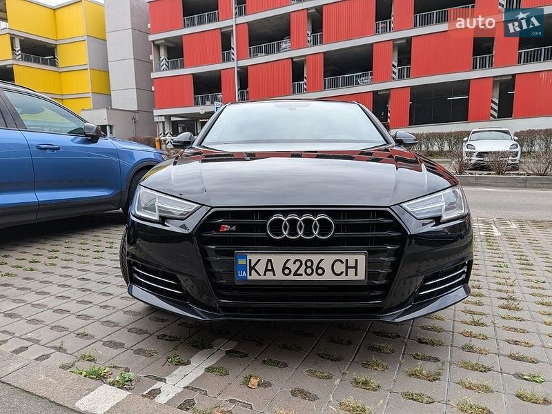 Седан Audi A4 2017 в Киеве