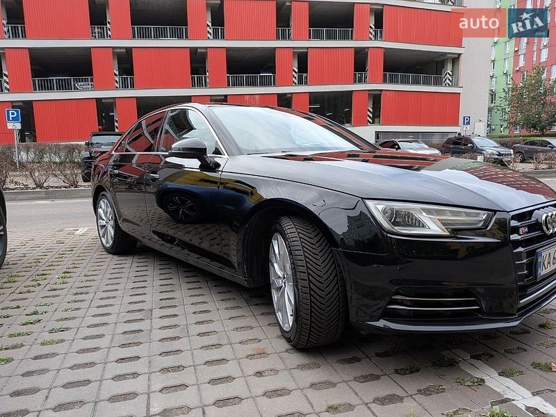 Седан Audi A4 2017 в Киеве