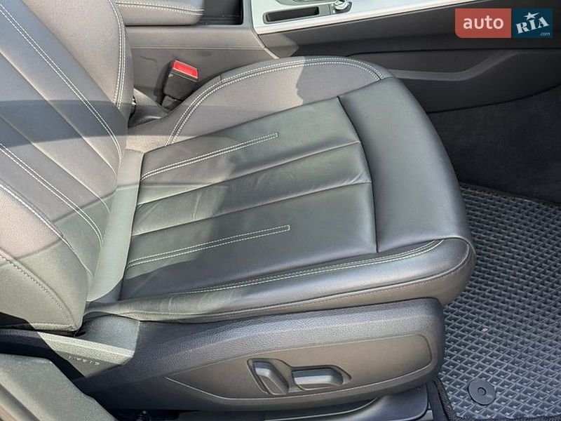 Седан Audi A4 2023 в Чернигове