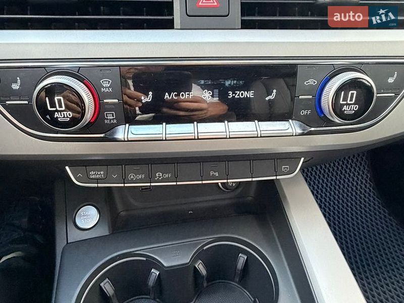 Седан Audi A4 2023 в Чернигове