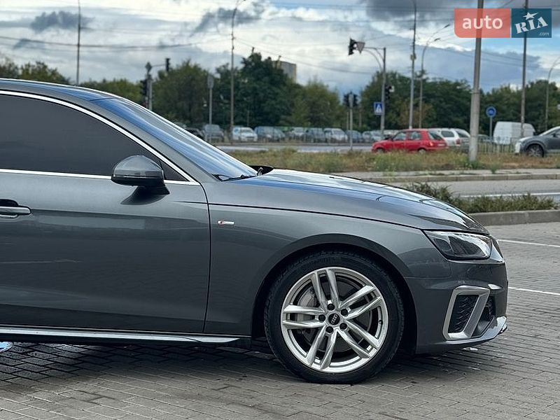 Седан Audi A4 2021 в Києві