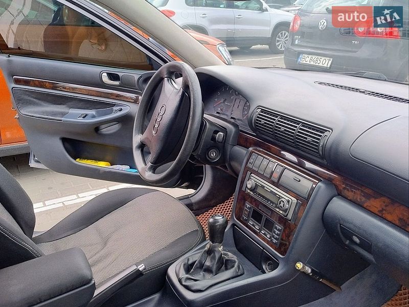 Седан Audi A4 1996 в Львові