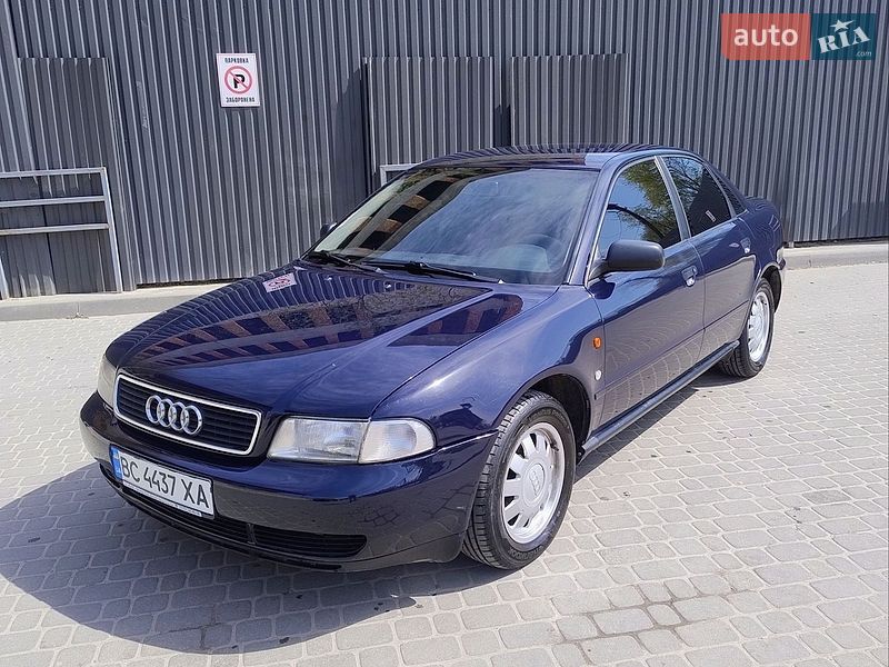 Седан Audi A4 1996 в Львові