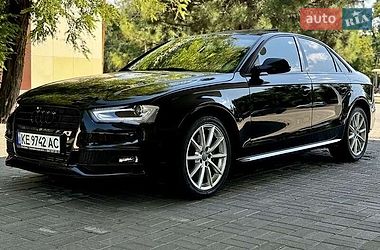 Седан Audi A4 2015 в Ужгороде
