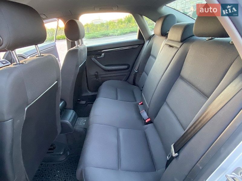 Седан Audi A4 2004 в Рівному