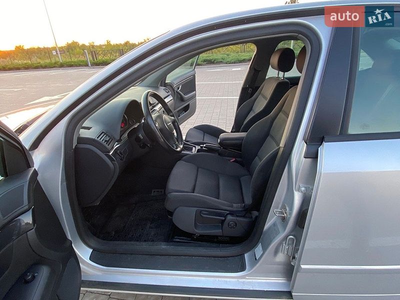 Седан Audi A4 2004 в Рівному