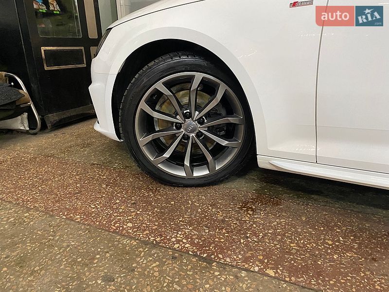 Універсал Audi A4 2018 в Ямполі