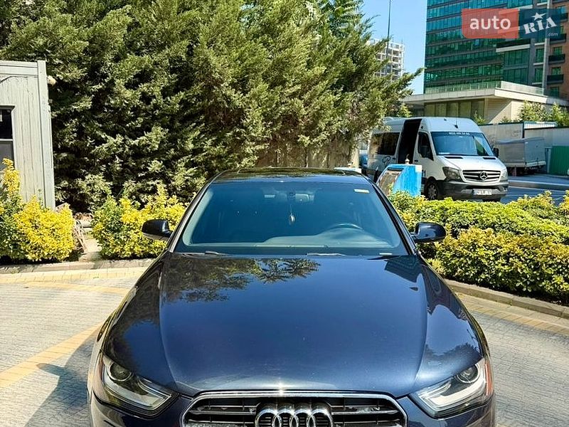Седан Audi A4 2013 в Львові