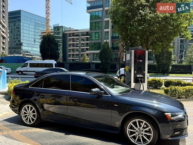 Седан Audi A4 2013 в Львові
